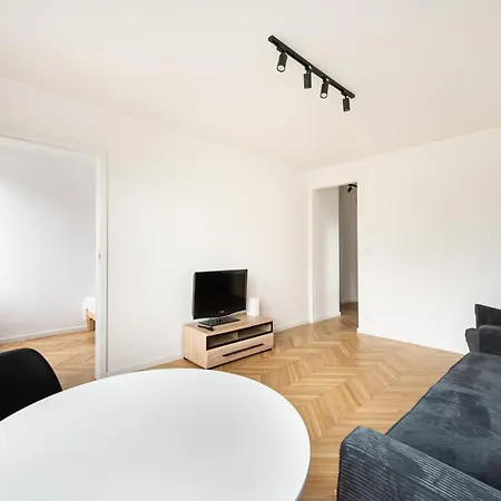 Nowa Praga Standard By Bookinghost