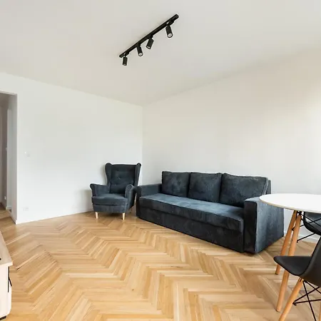 Nowa Praga Standard By Bookinghost