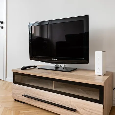 Nowa Praga Standard By Bookinghost *