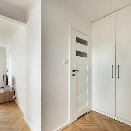 Nowa Praga Standard By Bookinghost ורשה
